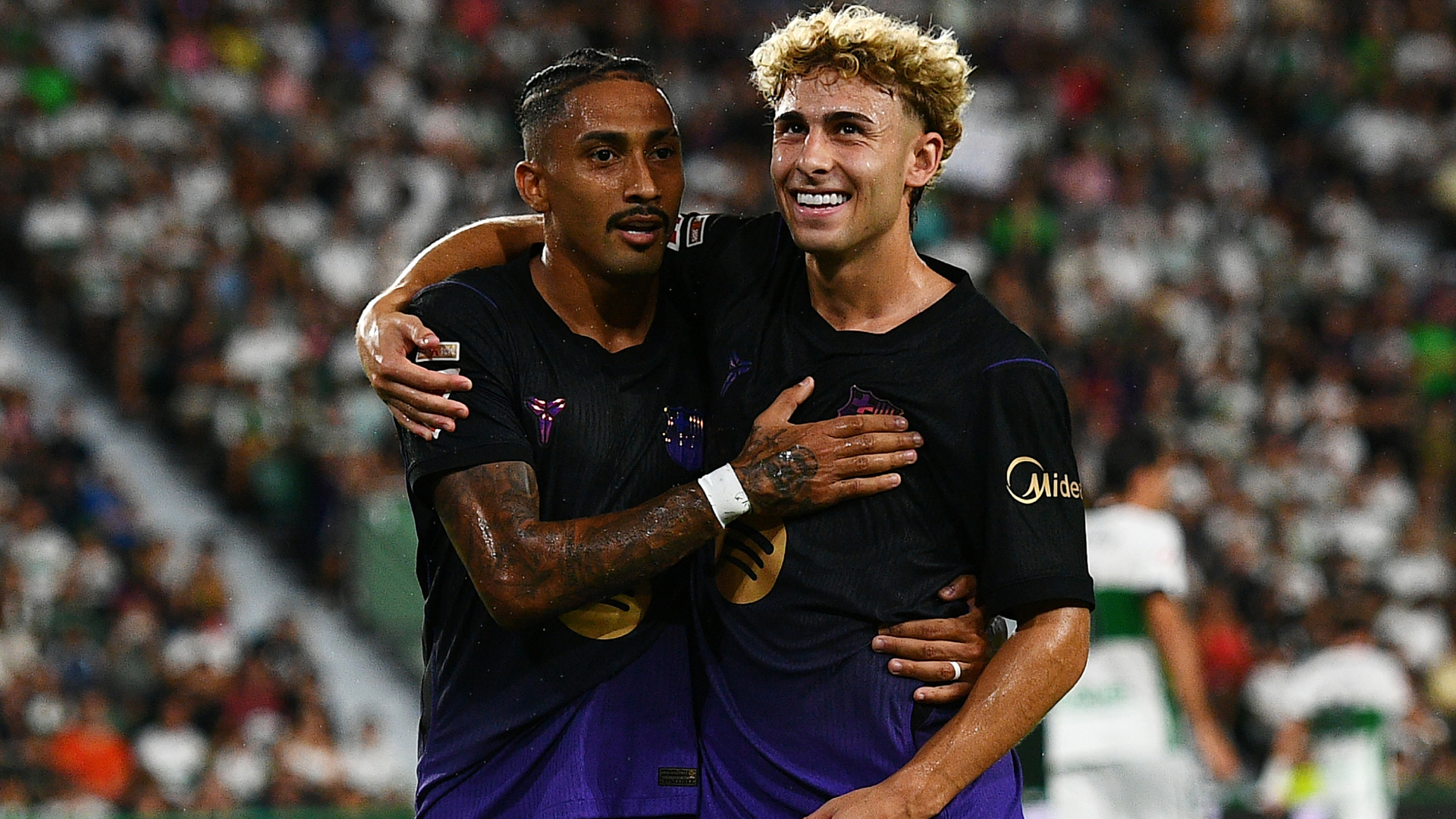 Raphinha y Fermín Torres en un partido de LaLiga con el FC Barcelona
